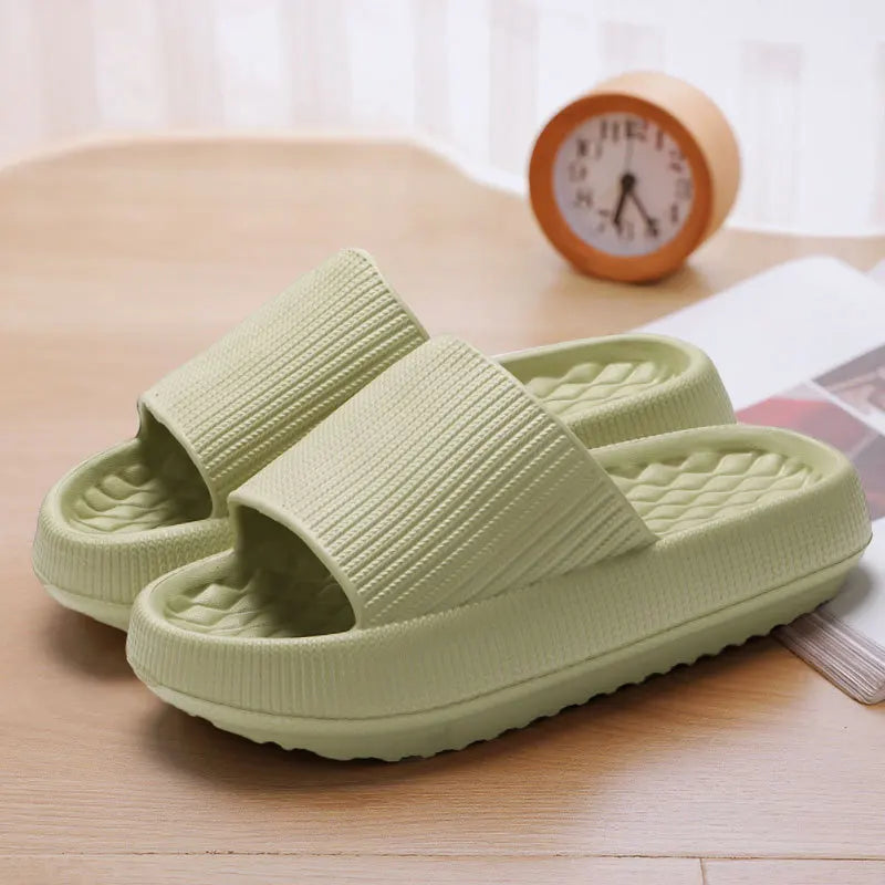 Chinelo nas nuvens antiderrapante