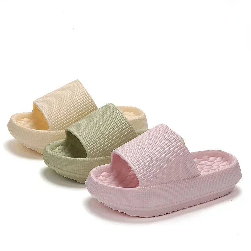 Chinelo nas nuvens antiderrapante