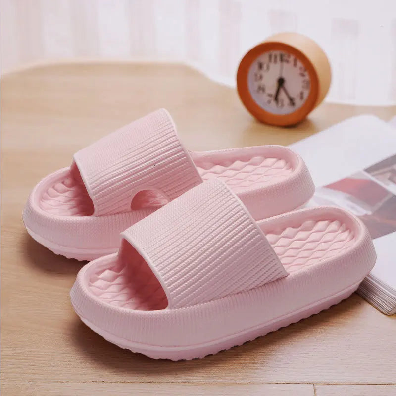 Chinelo nas nuvens antiderrapante