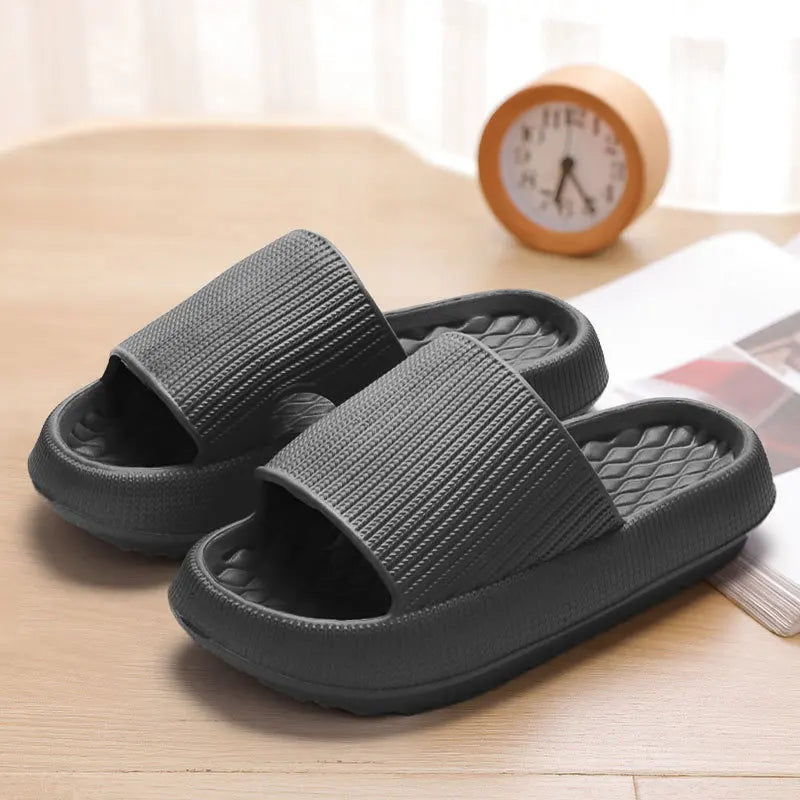 Chinelo nas nuvens antiderrapante