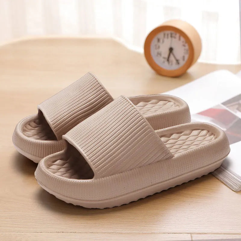 Chinelo nas nuvens antiderrapante