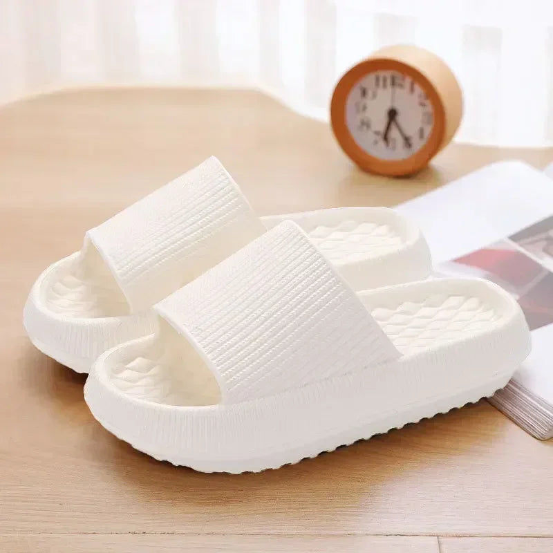 Chinelo nas nuvens antiderrapante